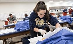 student participating in Physician Assistant practice lab